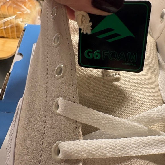 Athletic_Shoes